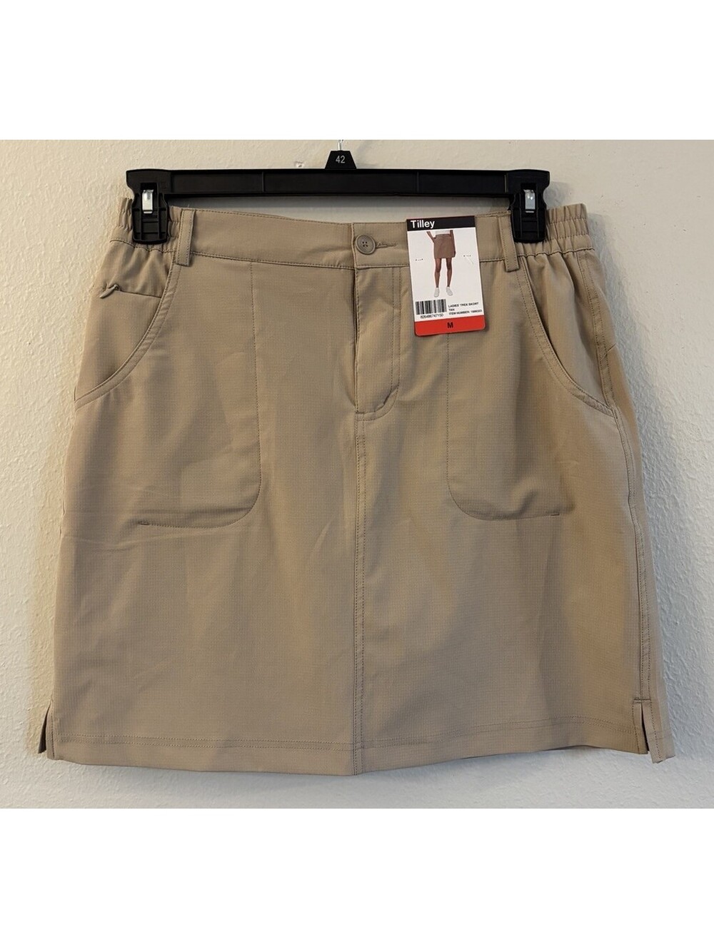 NWT Tilley women's M  Trek Athletic Skorts Beige Mid Rise Elastic Waist C1072
